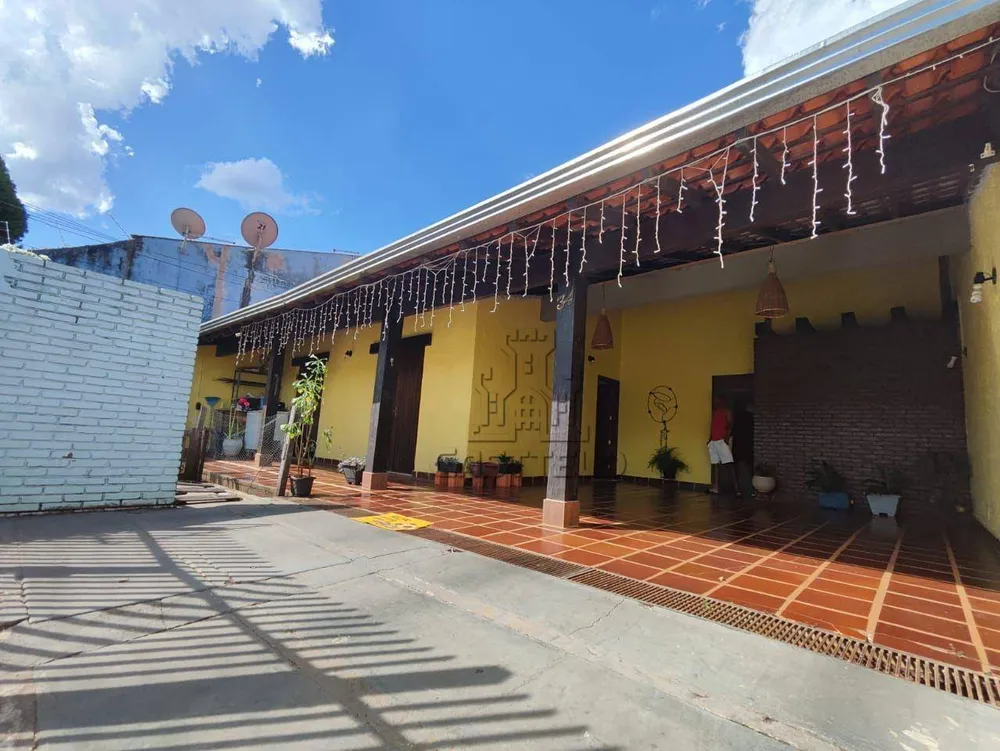 Casa, 4 quartos, 225 m² - Foto 1