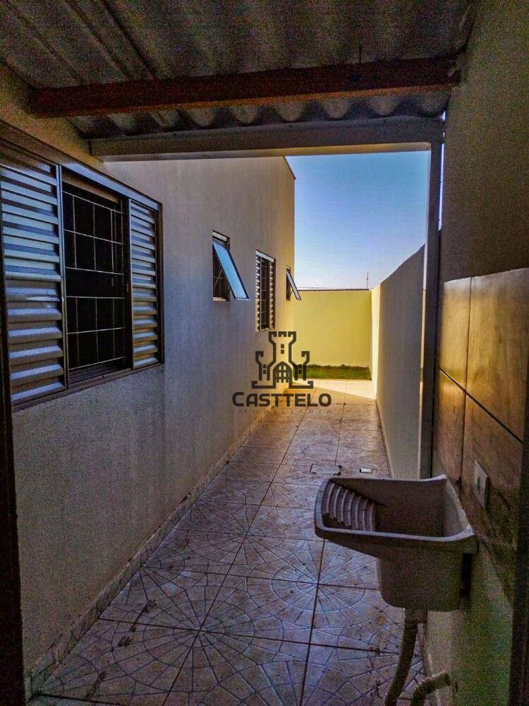 Casa à venda com 2 quartos, 65m² - Foto 3