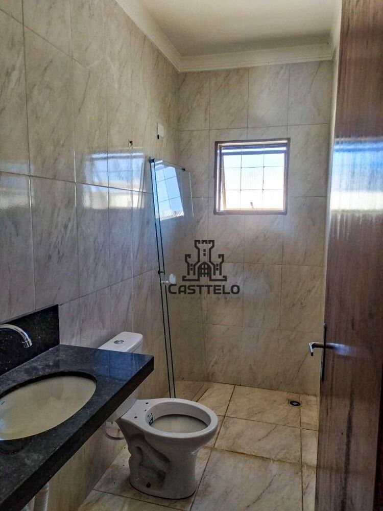 Casa à venda com 2 quartos, 65m² - Foto 4