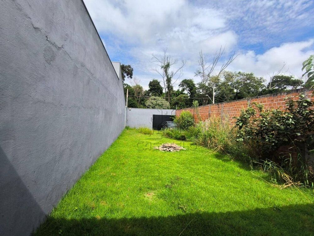 Casa à venda com 3 quartos, 220m² - Foto 2