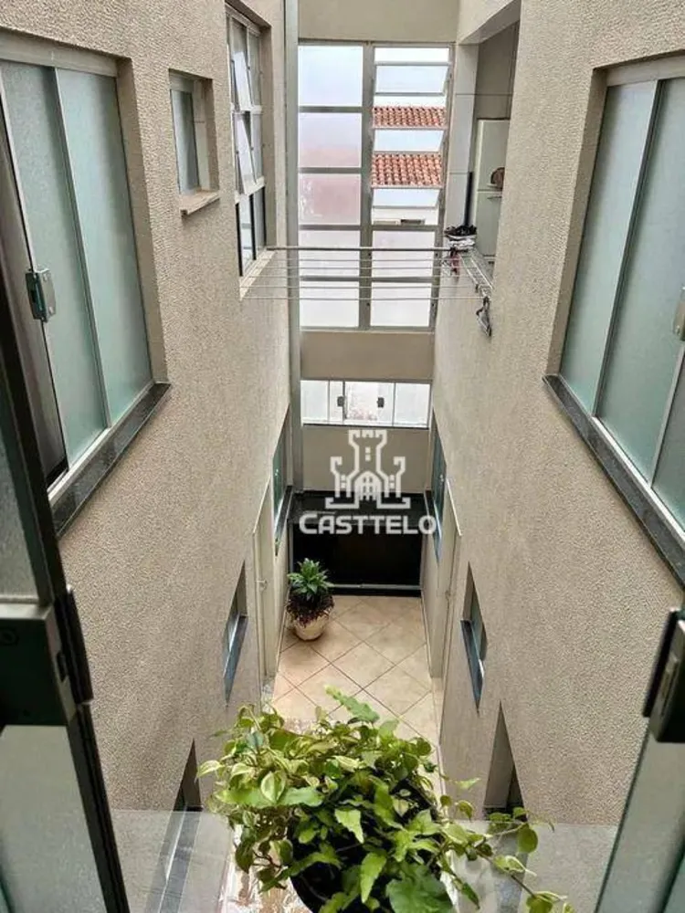 Sobrado, 8 quartos, 270 m² - Foto 1