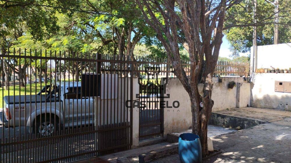 Casa, 6 quartos, 195 m² - Foto 1