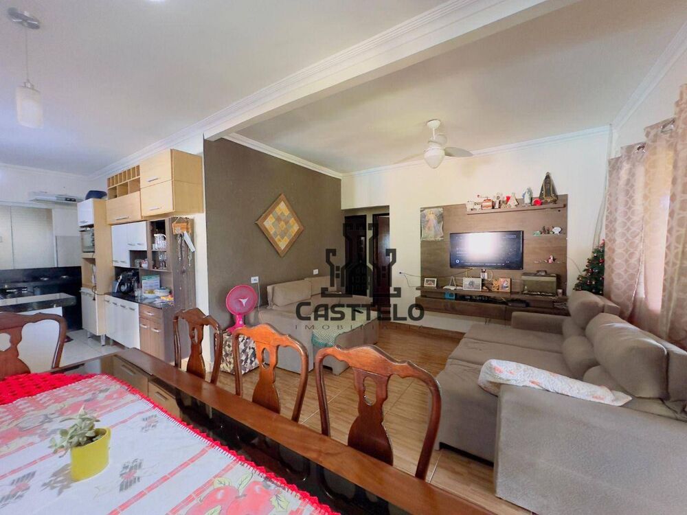 Chácara à venda com 3 quartos, 182m² - Foto 1