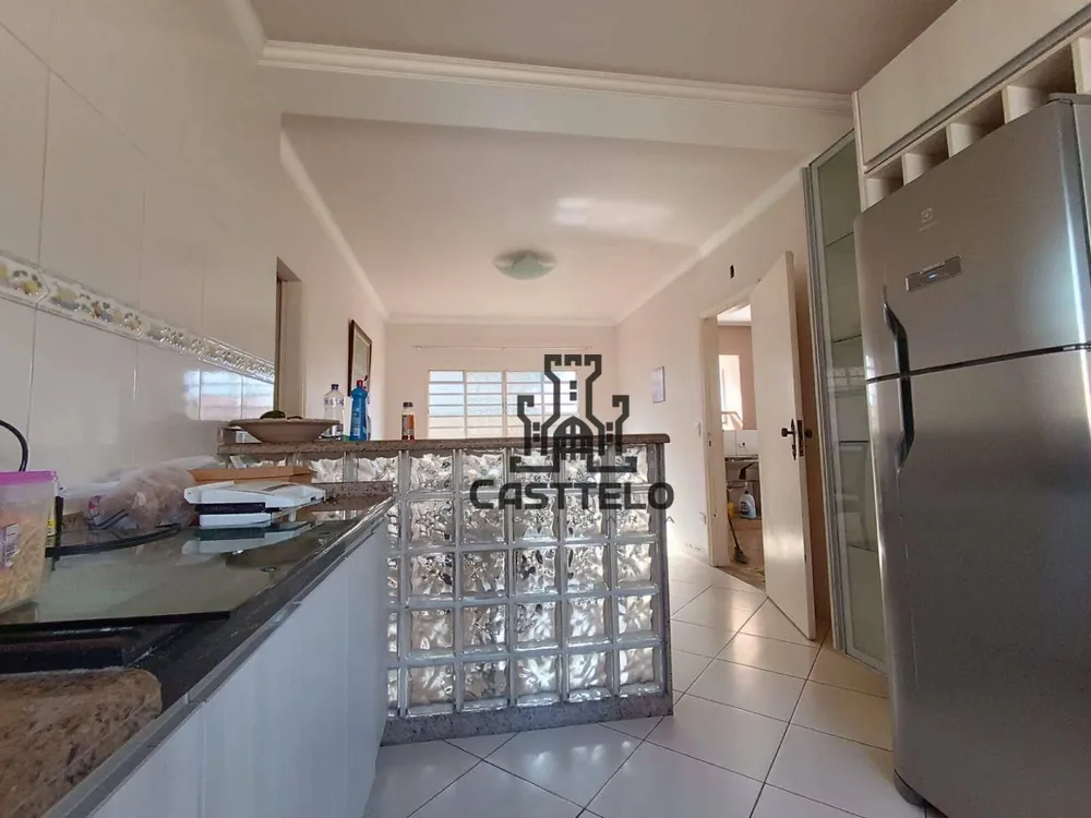 Casa, 3 quartos, 180 m² - Foto 2