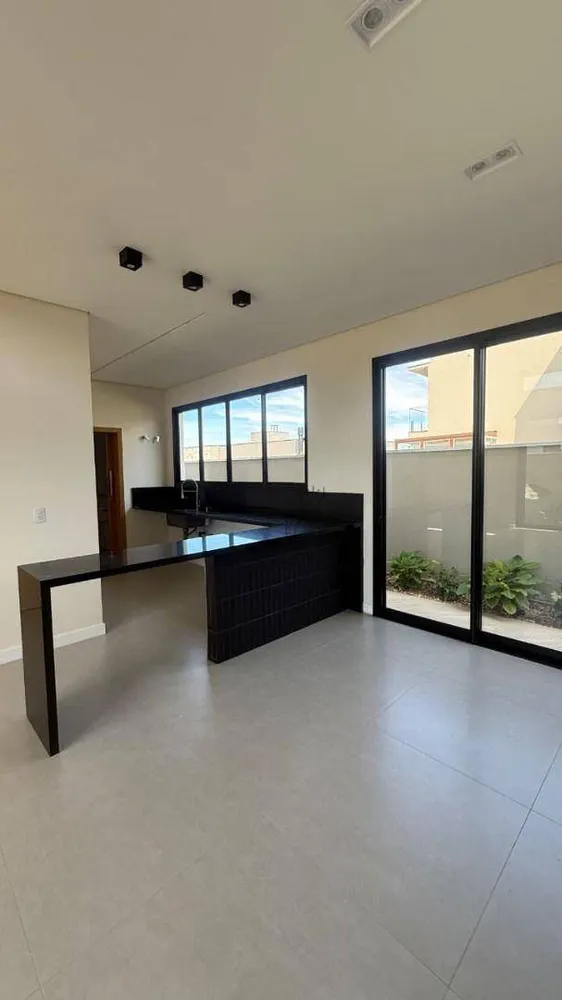 Sobrado, 3 quartos, 242 m² - Foto 3