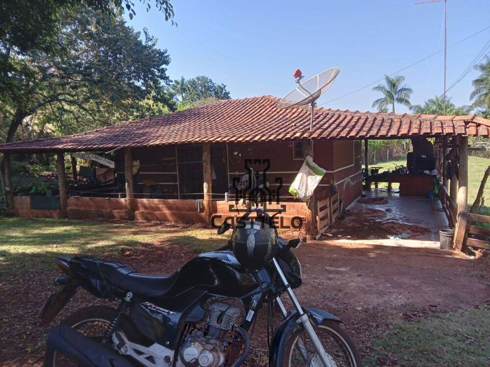 Chácara à venda com 3 quartos, 160m² - Foto 1