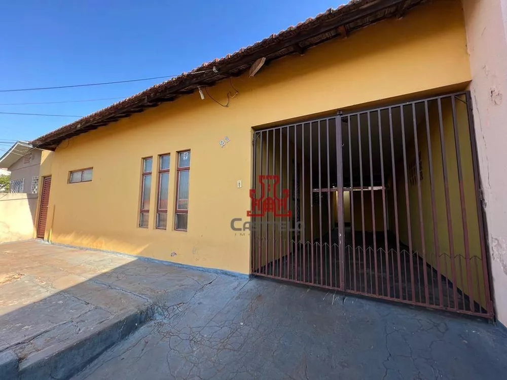 Casa à venda com 3 quartos, 100m² - Foto 1