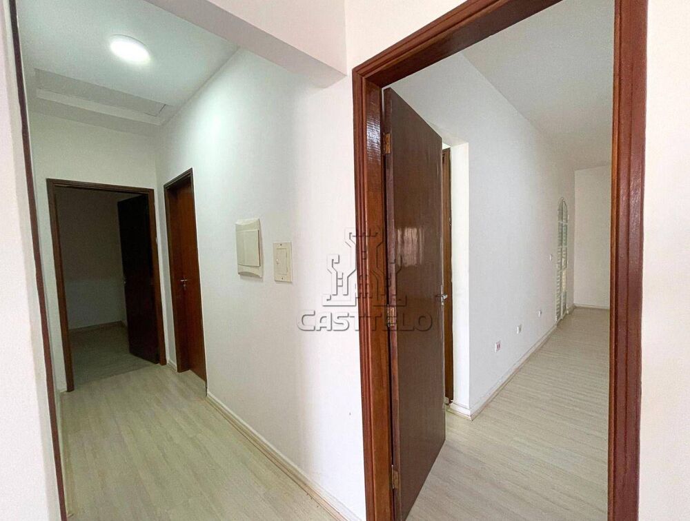 Casa à venda e aluguel com 3 quartos, 300m² - Foto 3