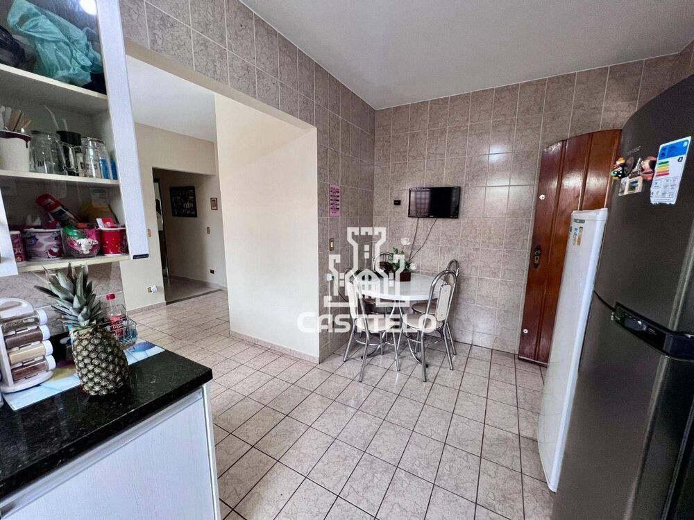 Casa à venda com 3 quartos, 152m² - Foto 1