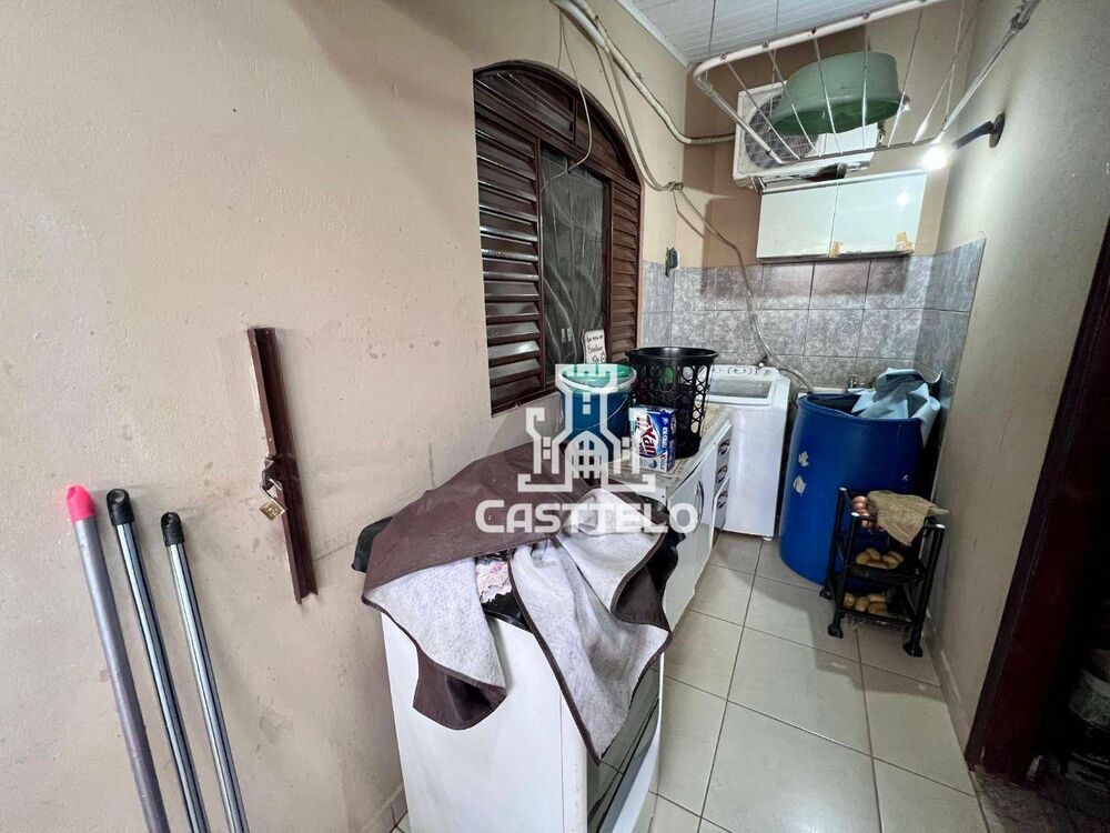 Casa à venda com 3 quartos, 152m² - Foto 3