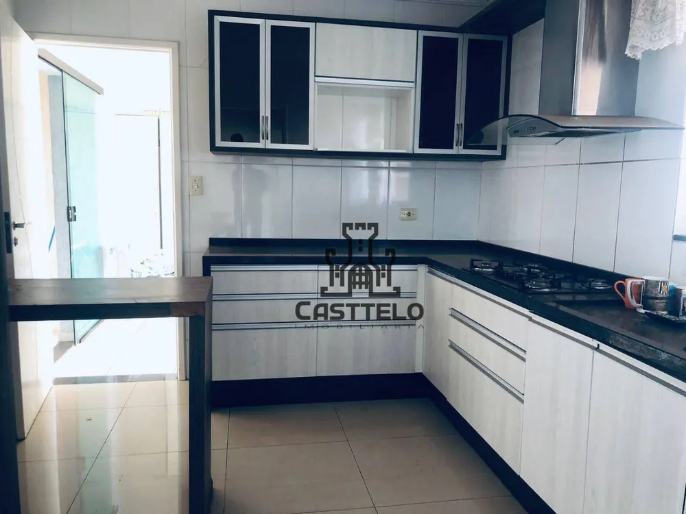 Sobrado, 3 quartos, 220 m² - Foto 2
