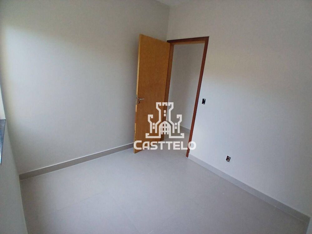 Casa à venda com 2 quartos, 61m² - Foto 3