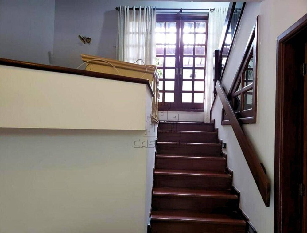 Sobrado à venda e aluguel com 4 quartos, 421m² - Foto 1