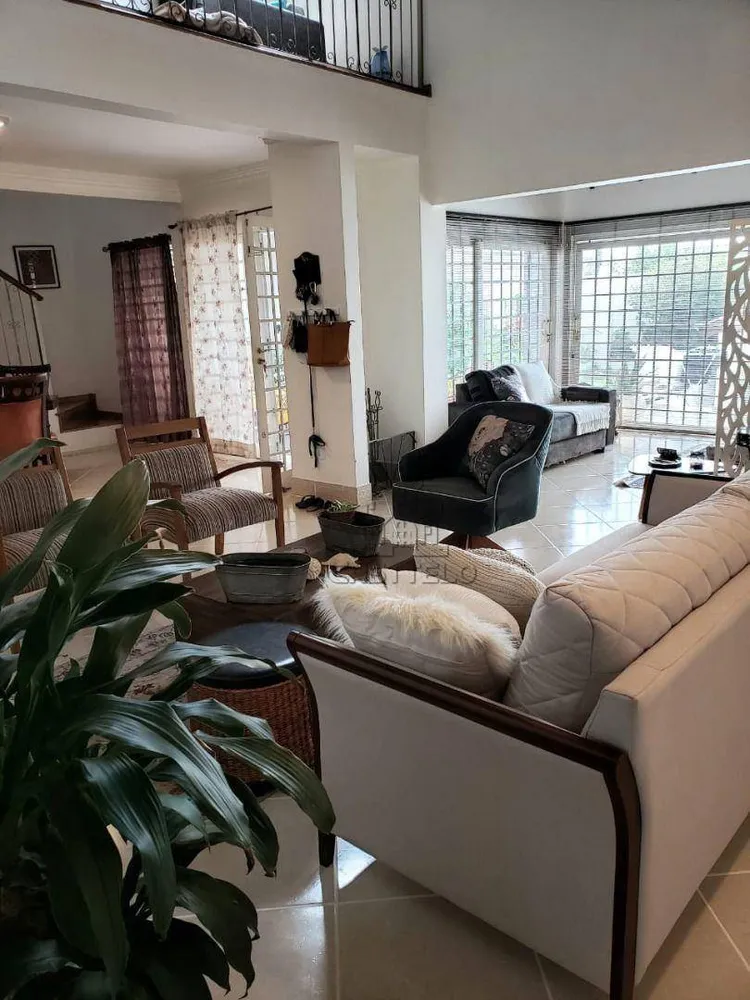 Sobrado, 3 quartos, 215 m² - Foto 1