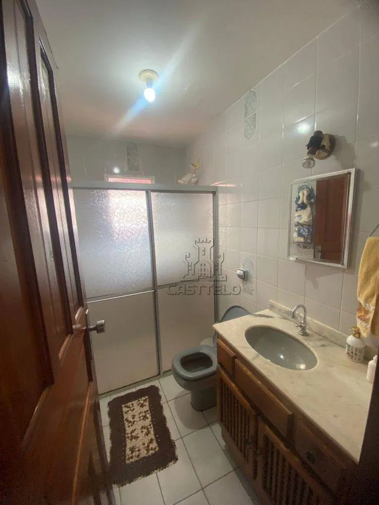 Casa, 5 quartos, 225 m² - Foto 1
