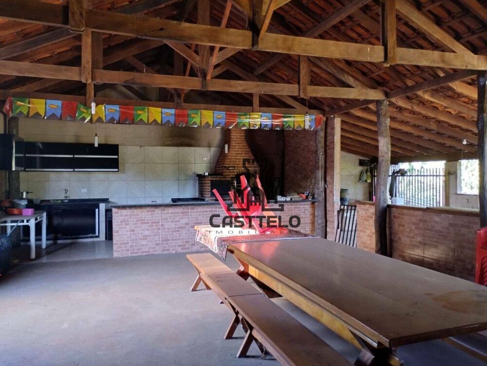 Chácara à venda com 3 quartos, 200m² - Foto 2