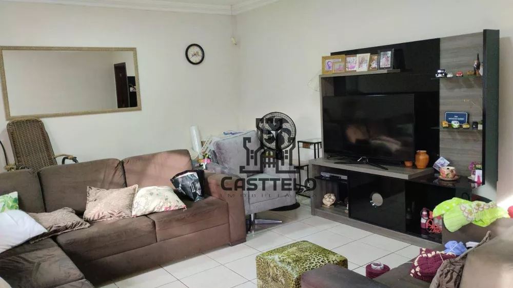 Casa à venda com 5 quartos, 220m² - Foto 5