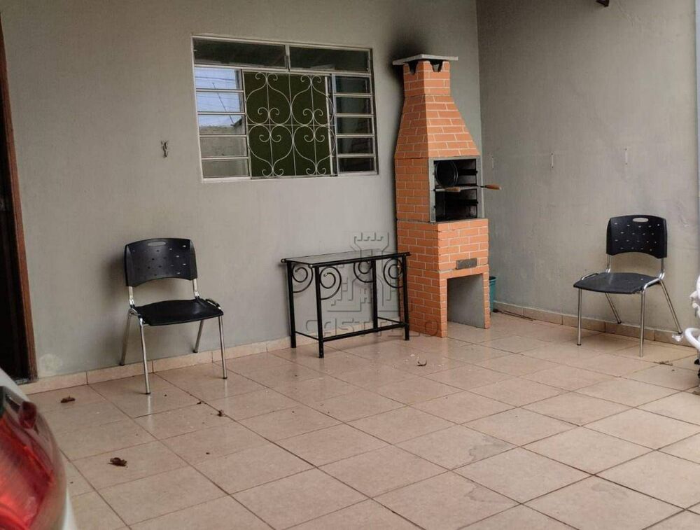 Casa à venda com 2 quartos, 80m² - Foto 1