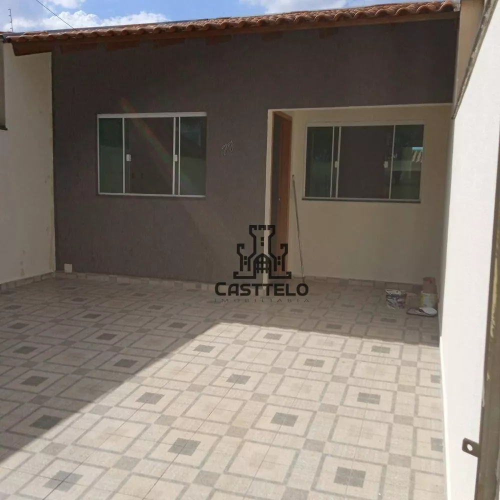 Casa à venda com 2 quartos, 80m² - Foto 1