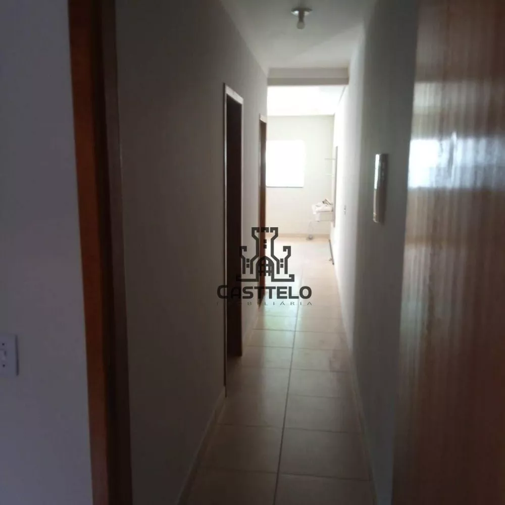 Casa à venda com 2 quartos, 80m² - Foto 2