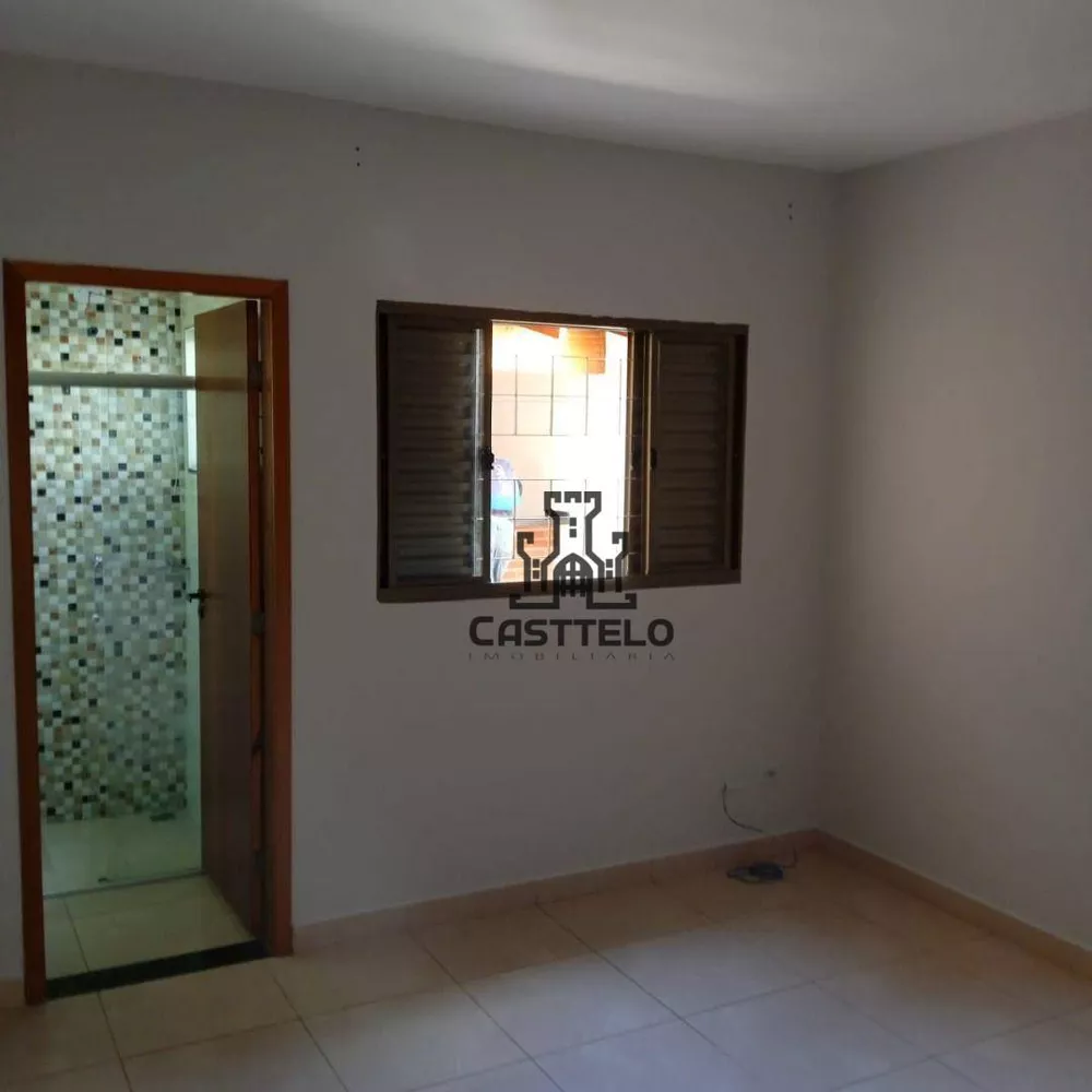 Casa à venda com 2 quartos, 80m² - Foto 3