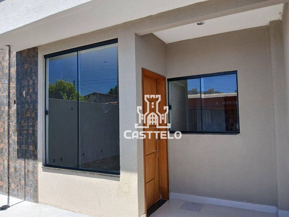 Casa à venda com 2 quartos, 61m² - Foto 1