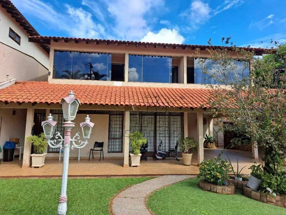 Casa, 4 quartos, 309 m² - Foto 1