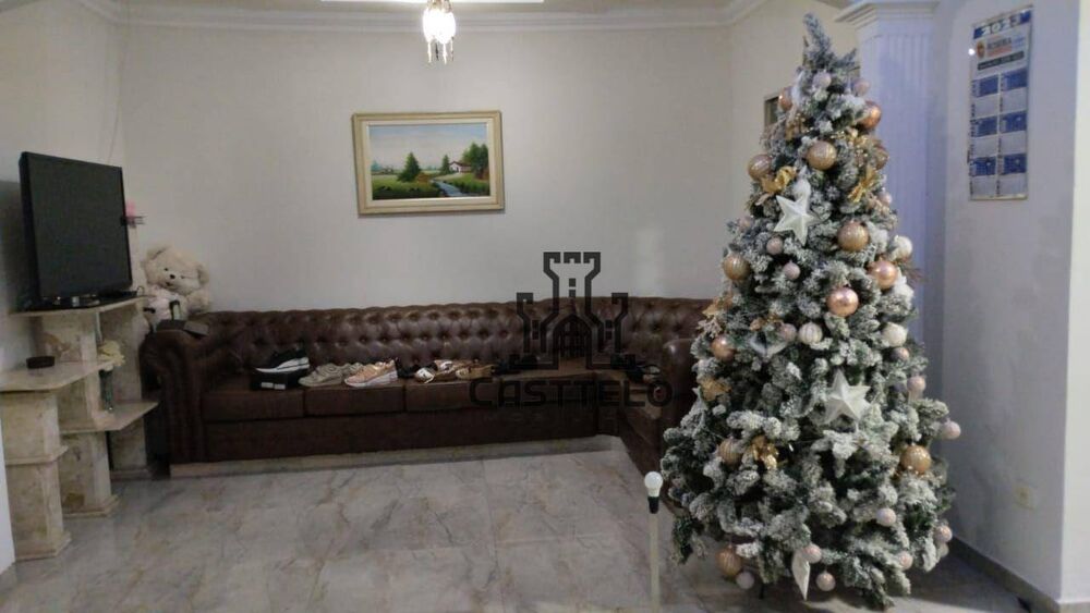 Casa à venda com 3 quartos, 140m² - Foto 2