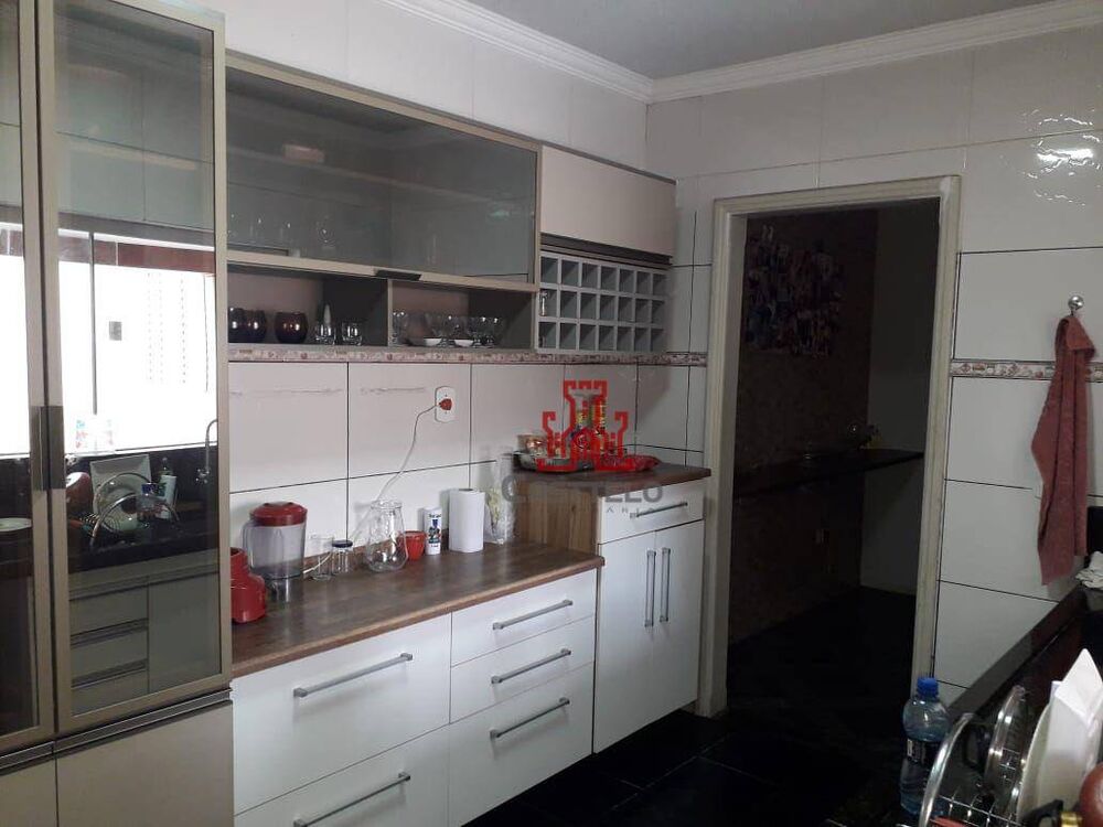 Casa, 4 quartos, 190 m² - Foto 1