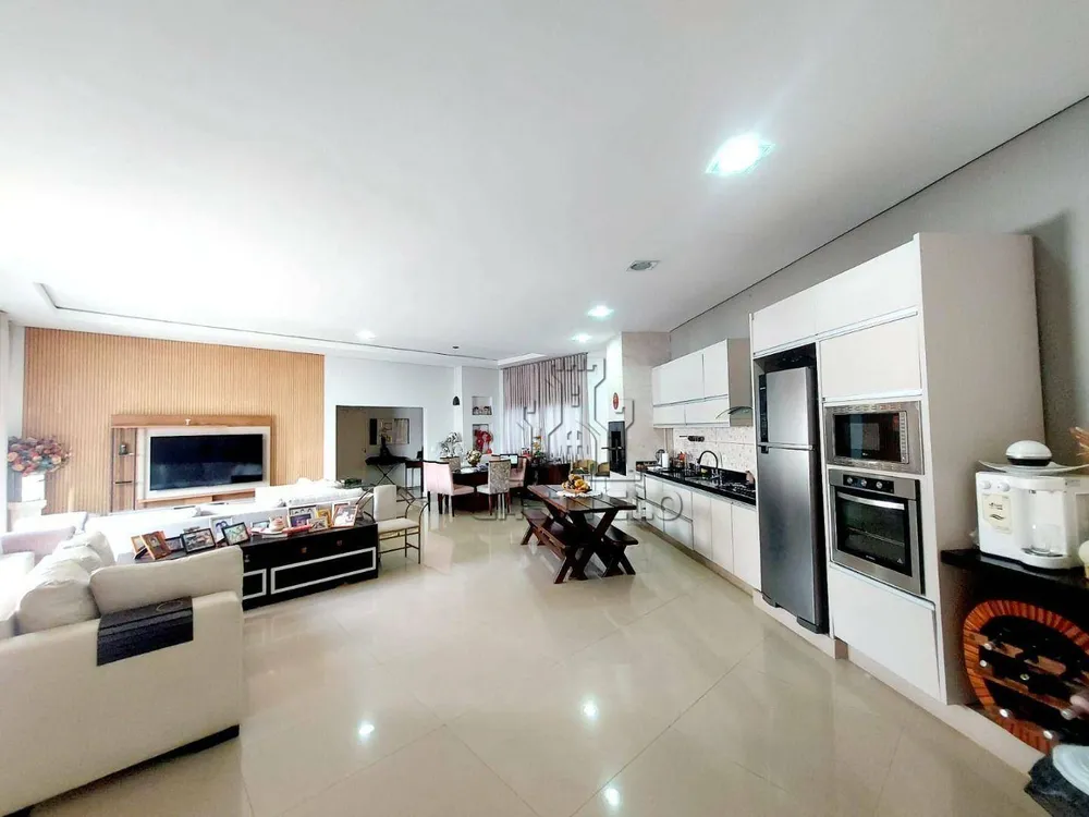 Sobrado, 3 quartos, 350 m² - Foto 1