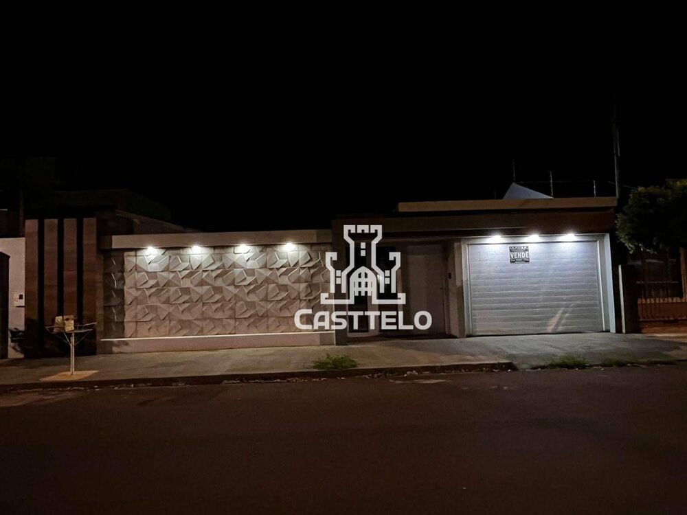 Casa à venda com 3 quartos, 225m² - Foto 1
