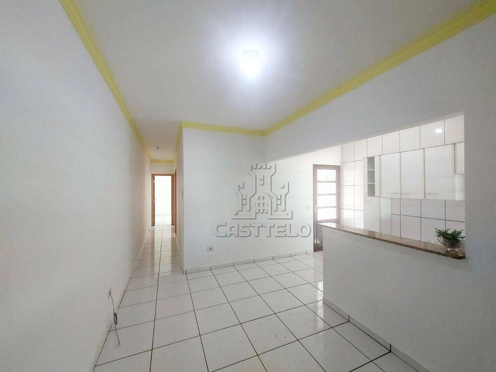 Casa à venda com 2 quartos, 70m² - Foto 1