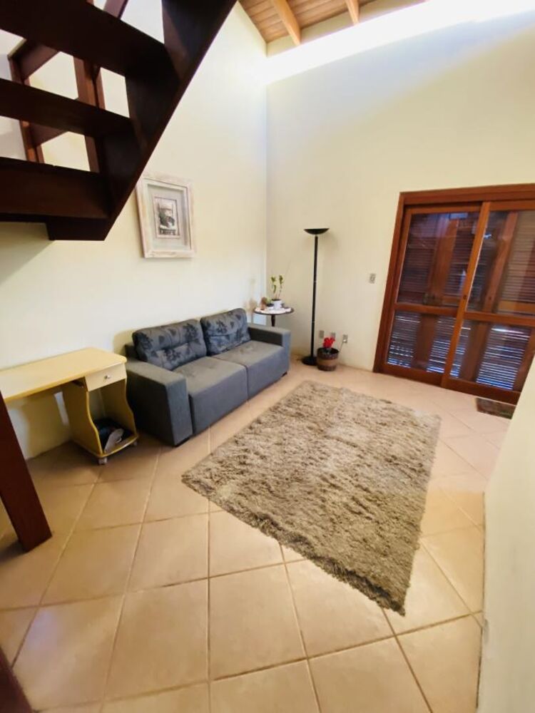 Casa à venda com 2 quartos, 106m² - Foto 1