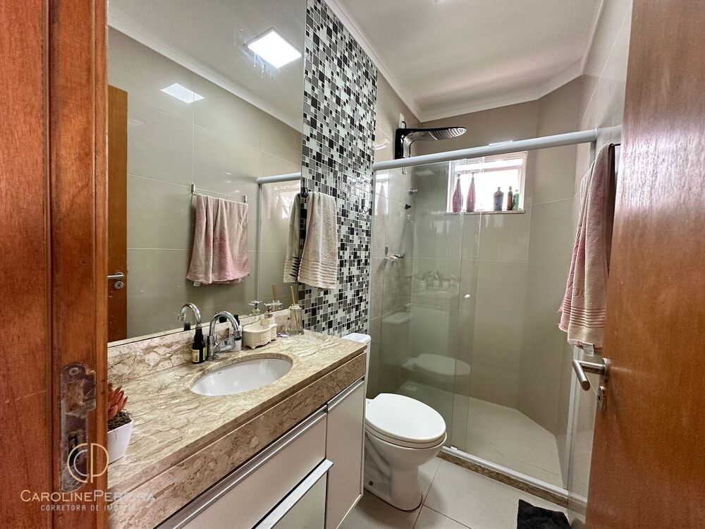 Casa à venda com 3 quartos, 160m² - Foto 2