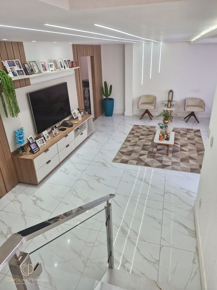 Casa, 4 quartos, 230 m² - Foto 1