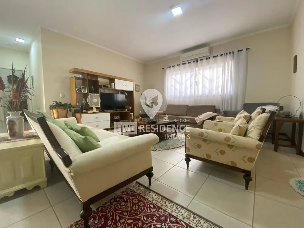 Casa, 4 quartos, 238 m² - Foto 1