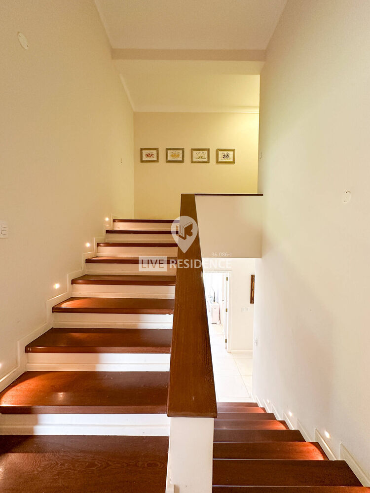 Casa à venda com 4 quartos, 433m² - Foto 1