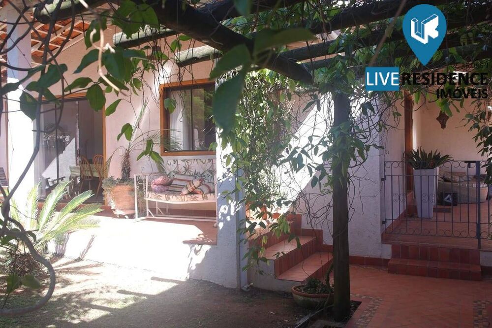 Casa à venda com 3 quartos, 500m² - Foto 1