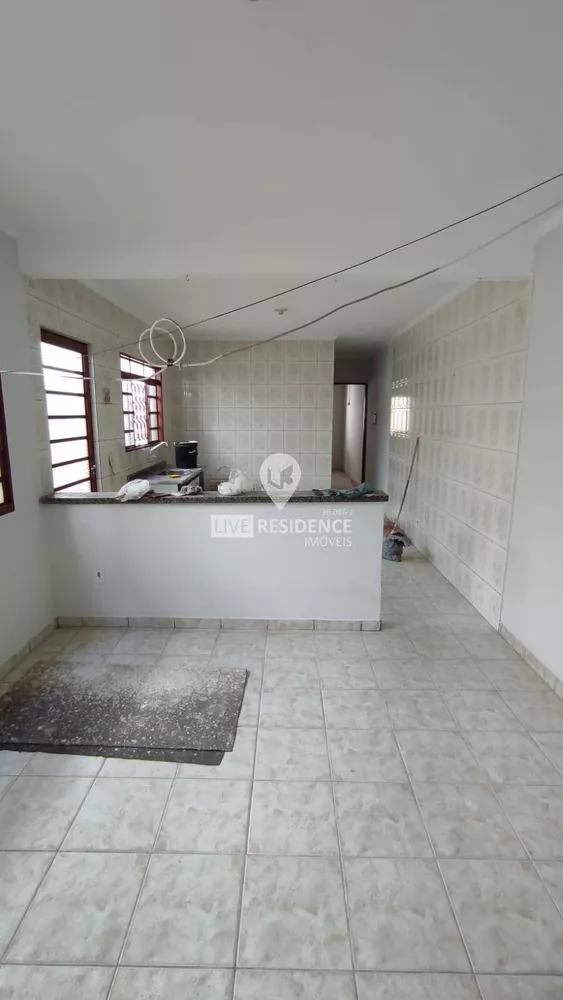 Casa à venda com 2 quartos, 75m² - Foto 1