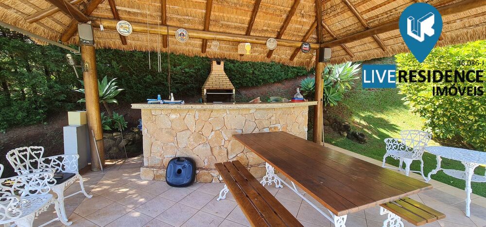Casa à venda com 4 quartos, 350m² - Foto 1