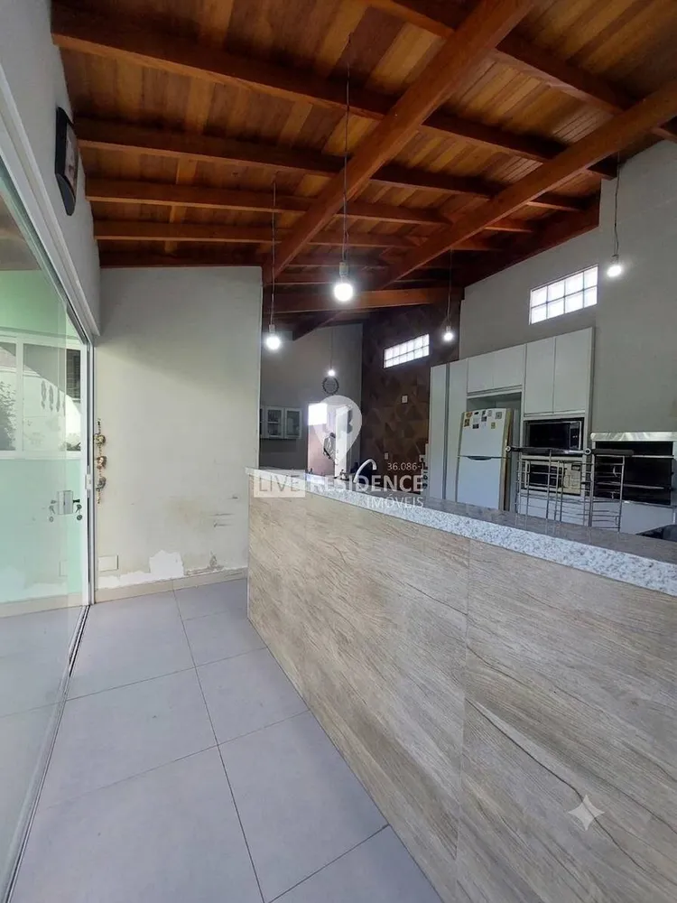 Casa, 3 quartos, 218 m² - Foto 1