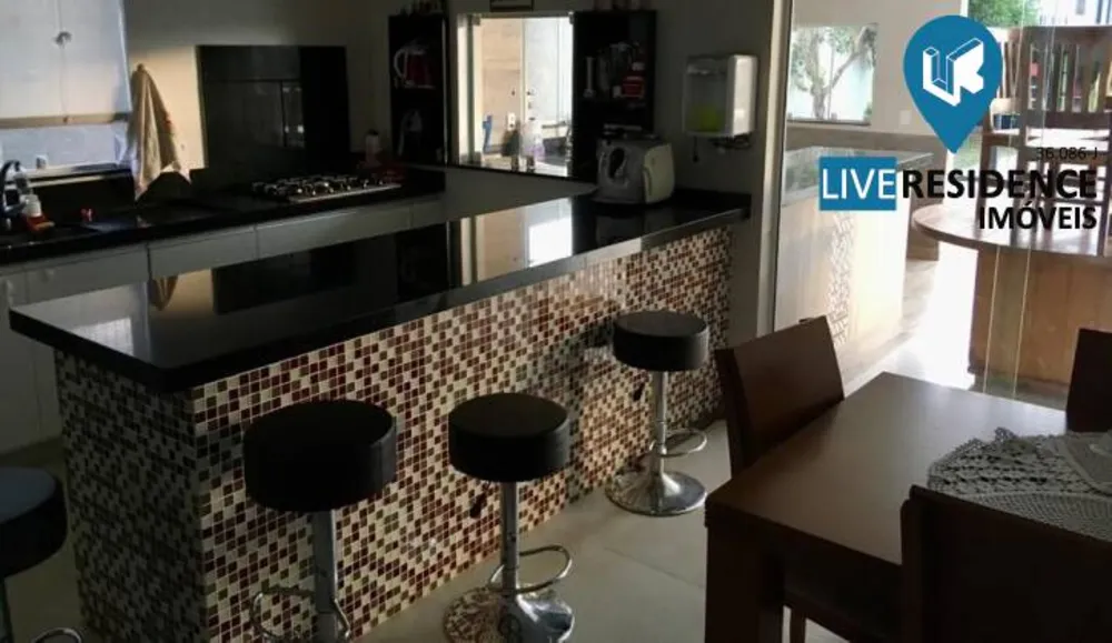Casa, 3 quartos, 220 m² - Foto 1