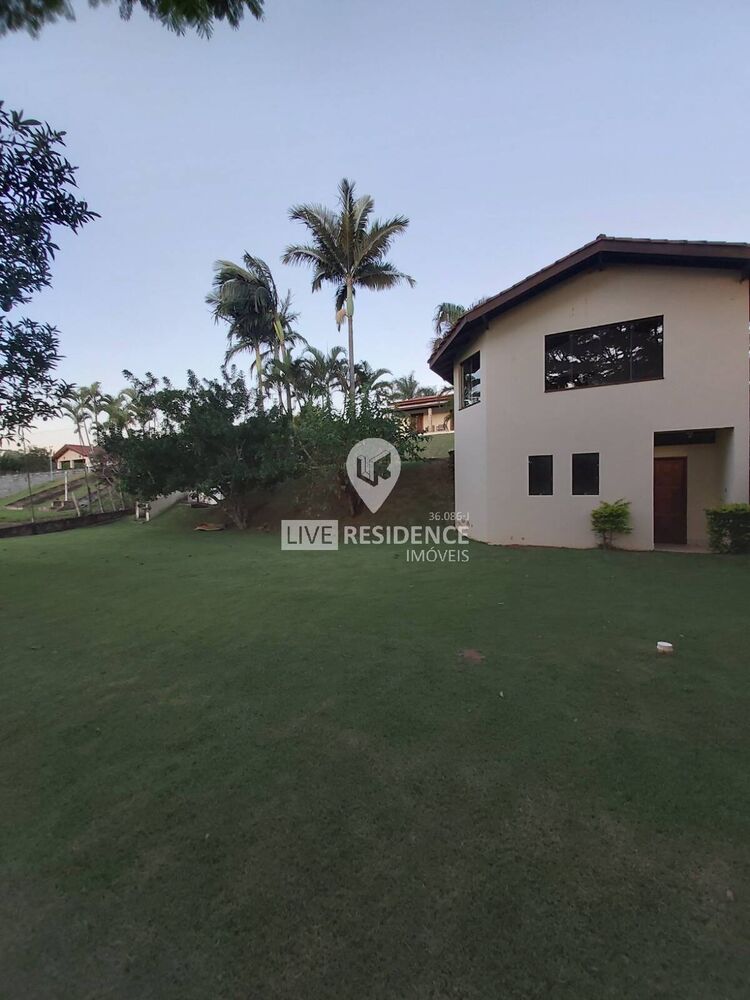 Casa à venda com 3 quartos, 300m² - Foto 1