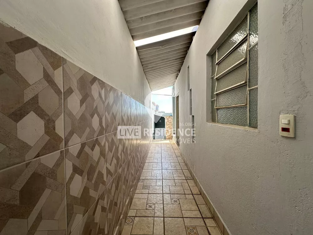 Casa à venda com 3 quartos, 142m² - Foto 2