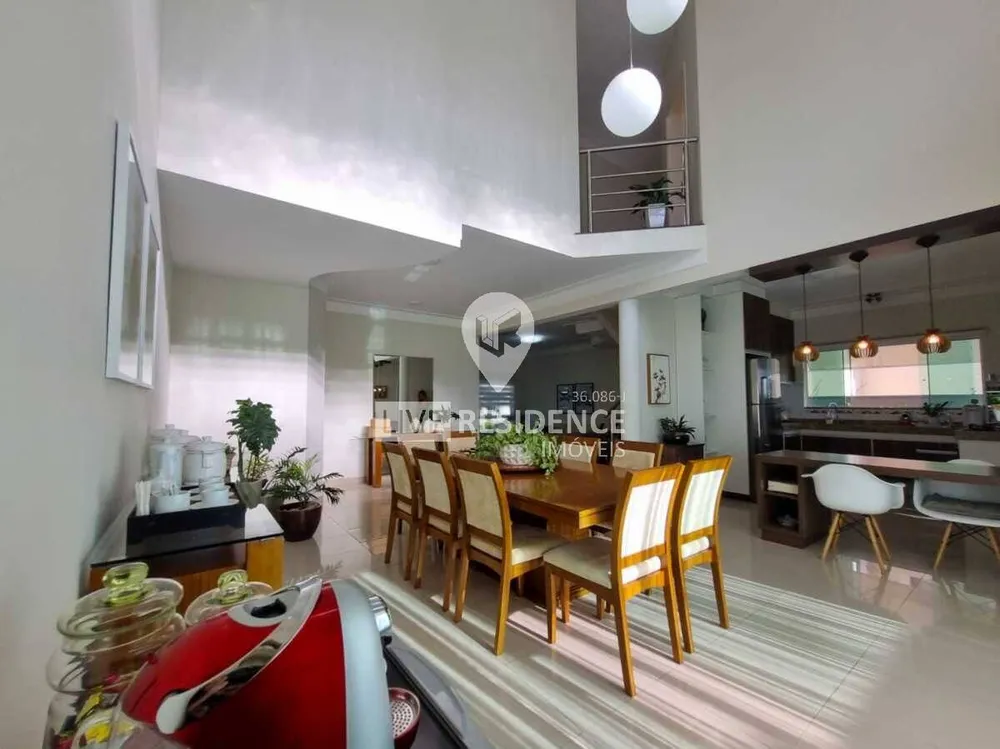 Casa, 3 quartos, 276 m² - Foto 2