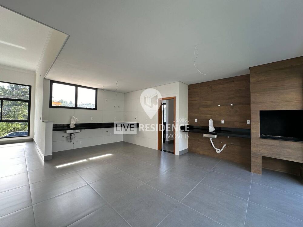 Casa à venda com 3 quartos, 171m² - Foto 1