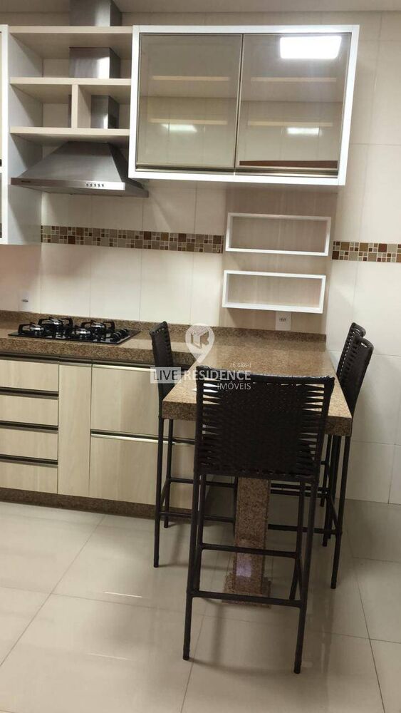 Casa à venda com 3 quartos, 98m² - Foto 1