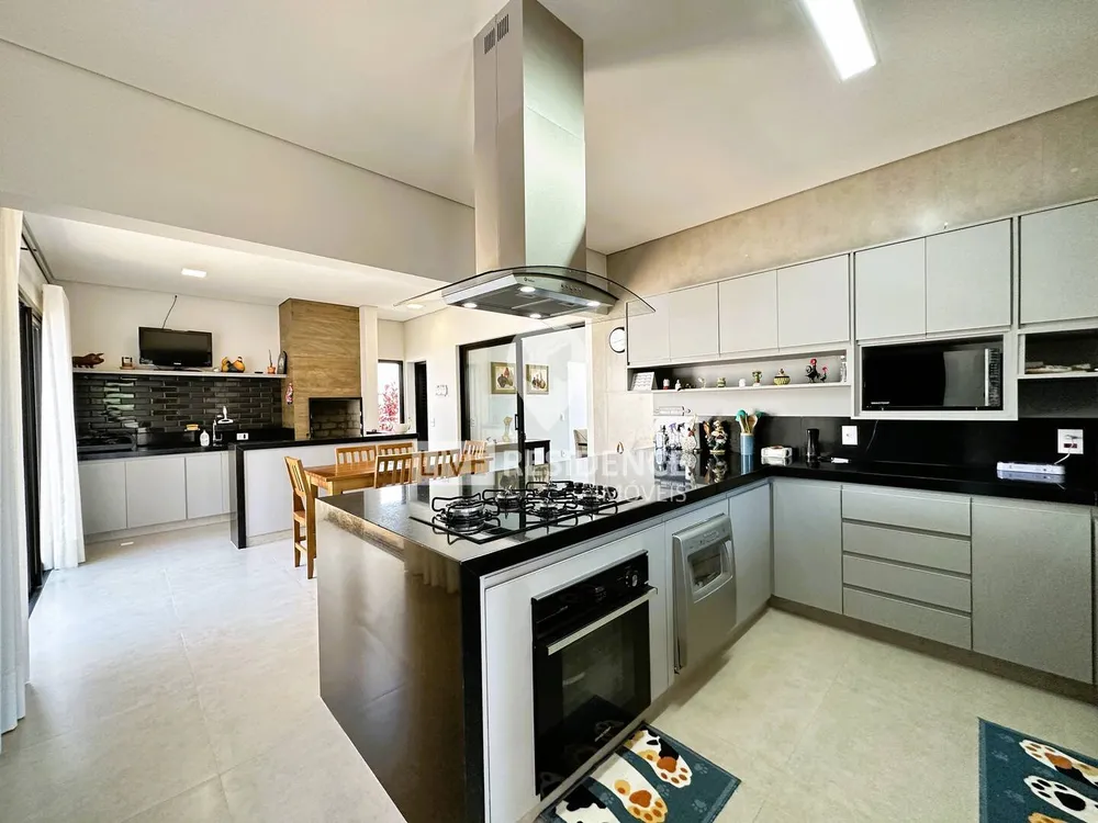 Casa, 3 quartos, 209 m² - Foto 1