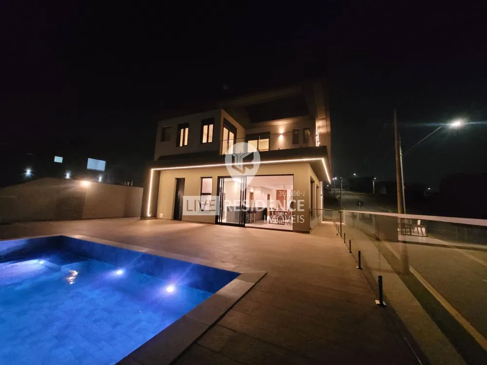 Casa, 4 quartos, 229 m² - Foto 1