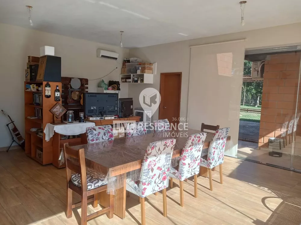 Casa à venda com 3 quartos, 307m² - Foto 2